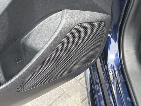 Used 2020 Toyota Corolla LE FWD image 18
