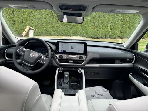 Certified 2025 Toyota Grand Highlander FWD image 16