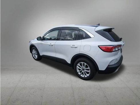 Used 2020 Ford Escape SE image 6