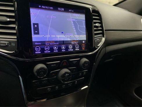 Used 2019 Jeep Grand Cherokee Laredo w/ 18" Wheel & 8.4" Radio Group AWD/4WD image 29