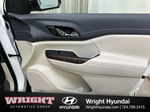 Used 2023 GMC Acadia Denali w/ Denali Technology Package image 17