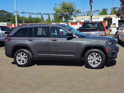 Used 2022 Jeep Grand Cherokee Limited AWD/4WD image 33
