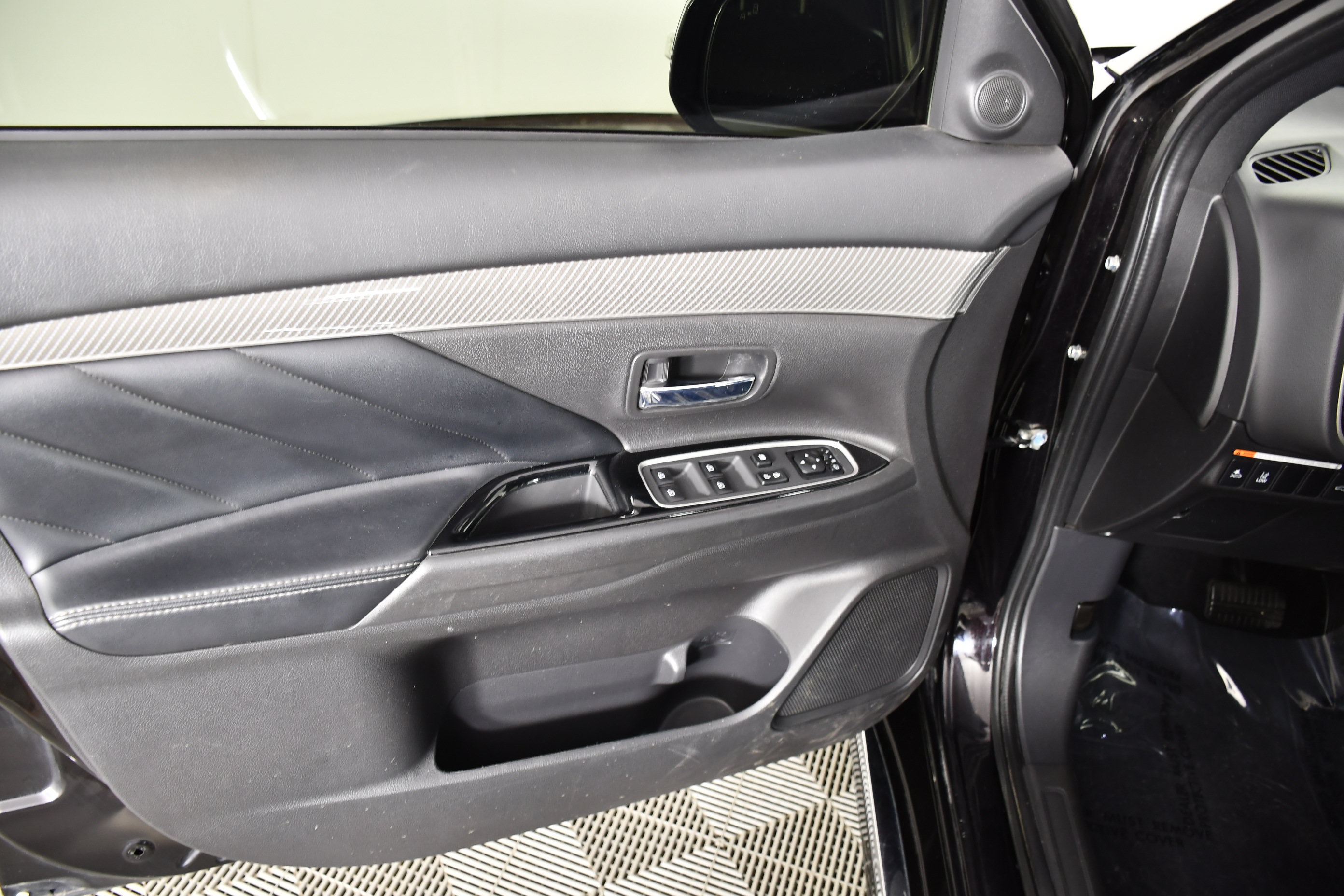 Used 2020 Mitsubishi Outlander SEL AWD/4WD image 37