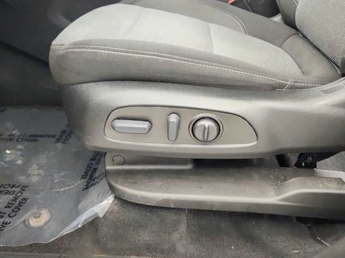 Used 2023 Chevrolet Traverse LT FWD image 20
