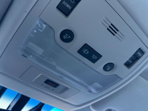 Used 2013 Lexus ES 300h image 22