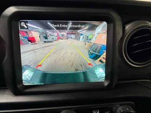 Used 2023 Jeep Gladiator Sport image 23