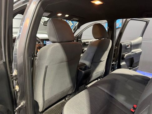 Used 2017 Toyota Tacoma TRD Sport w/ Tow Package image 22