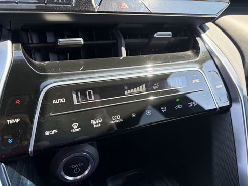 Used 2024 Toyota Venza Nightshade AWD/4WD image 19