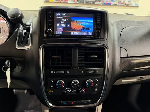Used 2019 Dodge Grand Caravan SE FWD image 36
