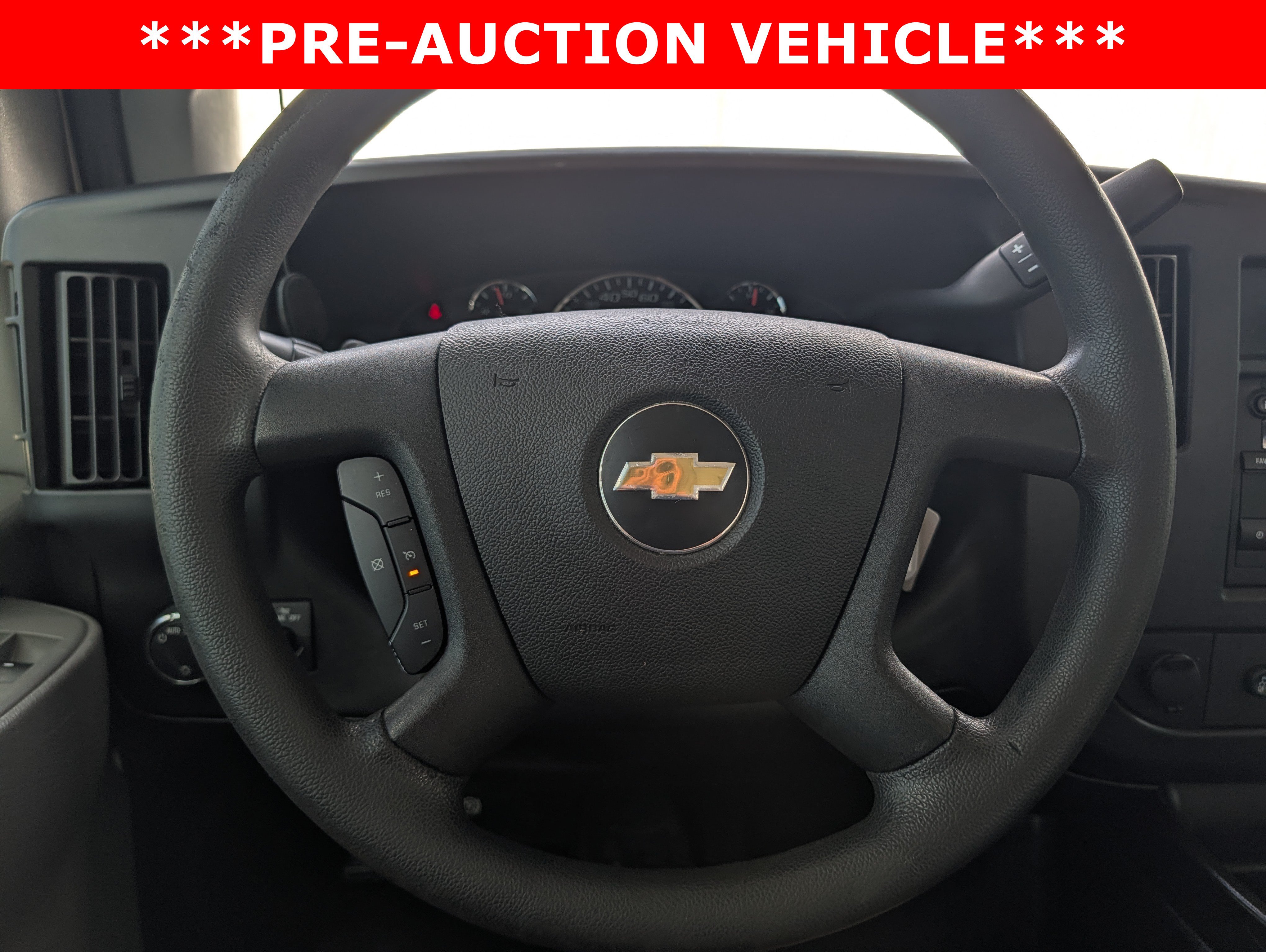 Used 2018 Chevrolet Express 2500 w/ Driver Convenience Package RWD image 24