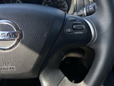 Used 2020 Nissan Pathfinder S image 24