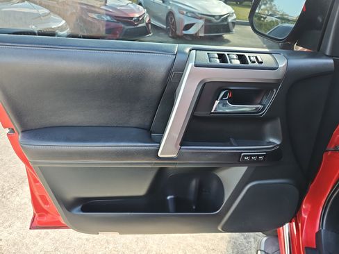 Used 2016 Toyota 4Runner Limited image 14