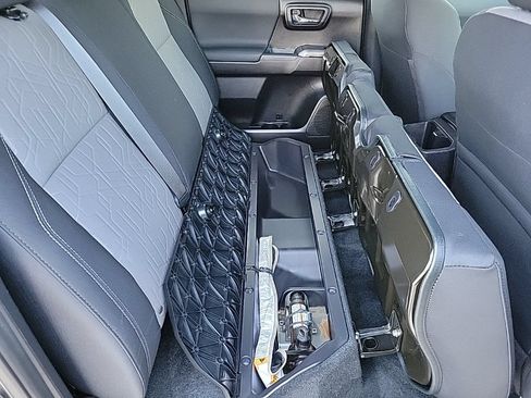 Used 2021 Toyota Tacoma TRD Sport w/ Technology Package AWD/4WD image 16