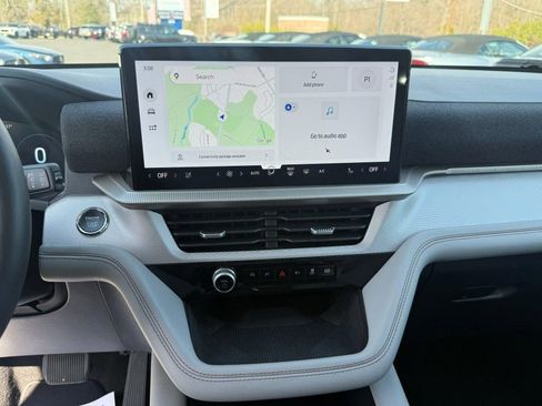 Used 2025 Ford Explorer Active w/ Active Comfort Package image 14