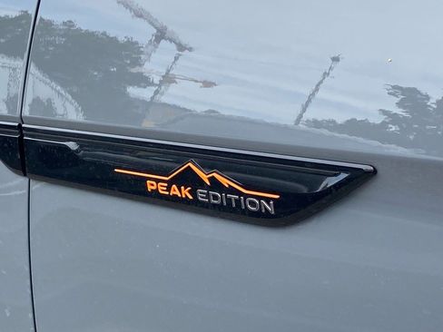 Certified 2025 Volkswagen Atlas Peak Edition SE image 4