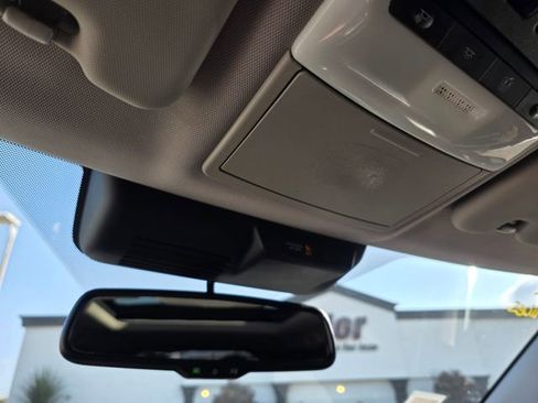 Used 2022 Mitsubishi Outlander SE image 37