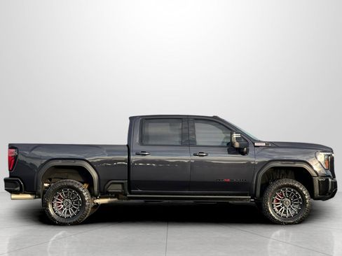 Used 2024 GMC Sierra 2500 AT4X image 3