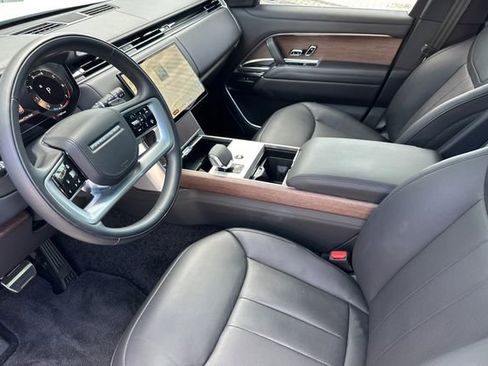Used 2025 Land Rover Range Rover SE image 9