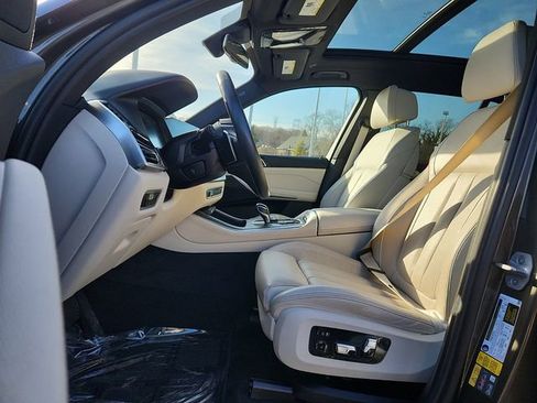 Used 2022 BMW X5 xDrive45e w/ Luxury Seating Package AWD/4WD image 13