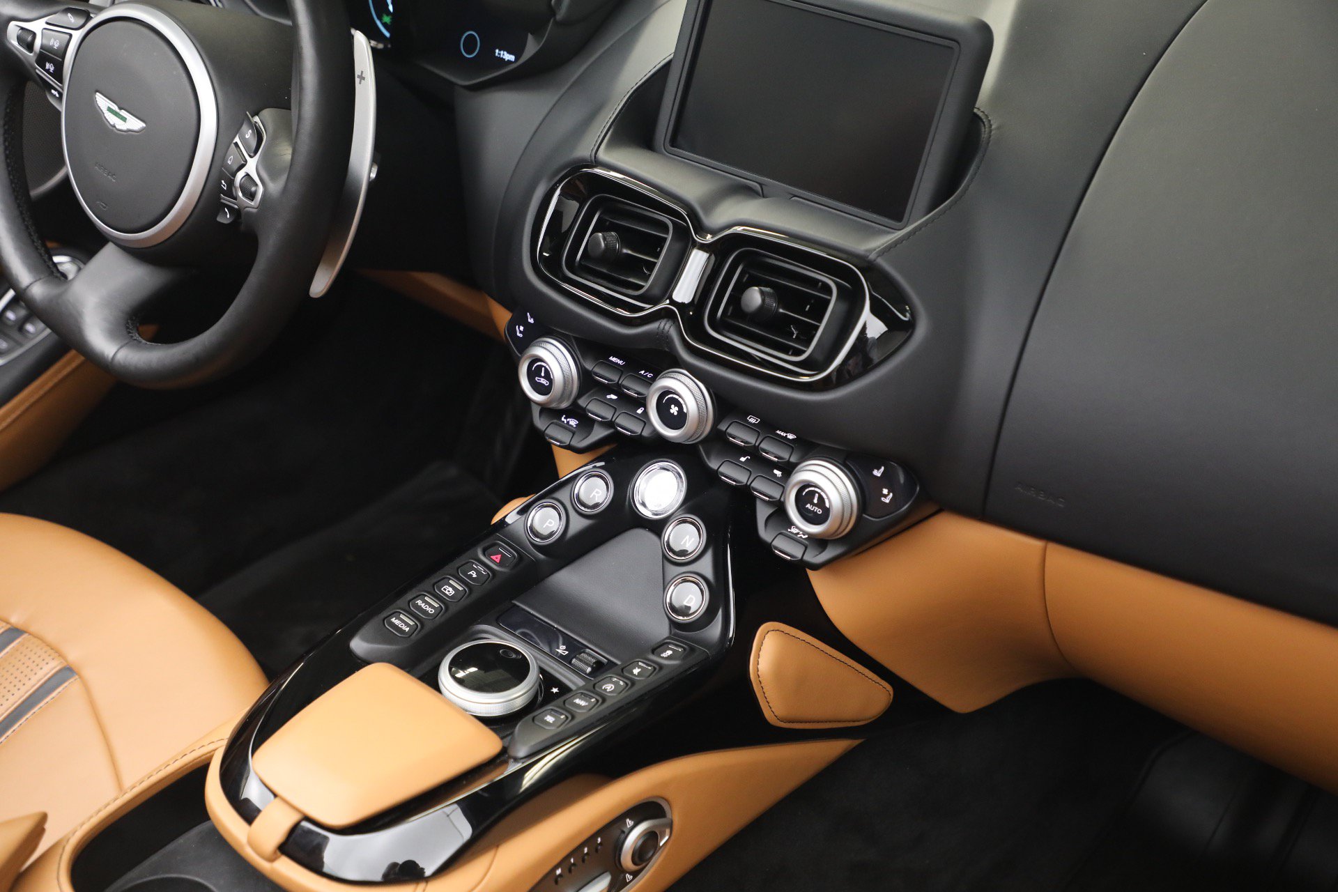 Used 2023 Aston Martin V8 Vantage Roadster RWD image 39