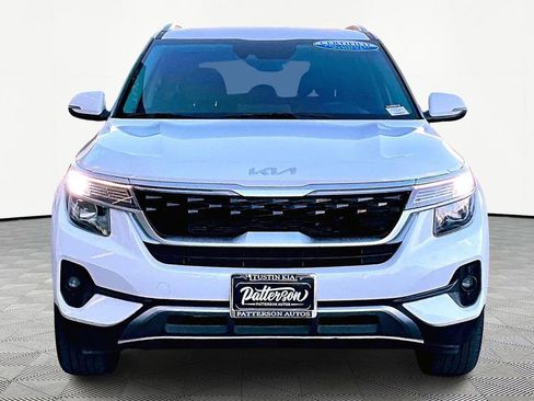 Used 2023 Kia Seltos EX image 3