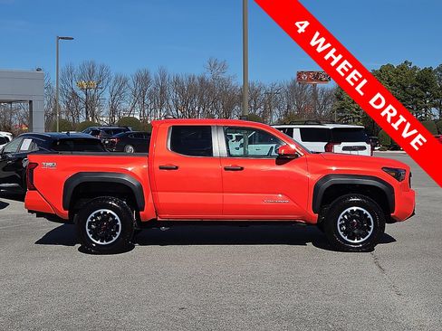 Used 2024 Toyota Tacoma TRD Off-Road image 6
