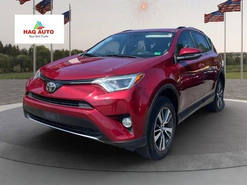 Used 2018 Toyota RAV4 XLE image 1