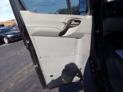 Used 2011 Mercedes-Benz Sprinter 2500 image 13