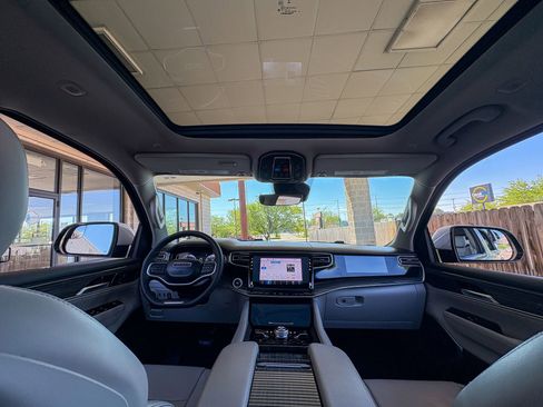 Used 2022 Jeep Wagoneer Series III w/ Premium Group I AWD/4WD image 33