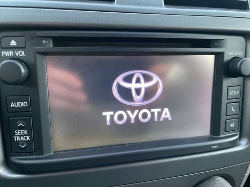 Used 2013 Toyota Corolla LE image 42