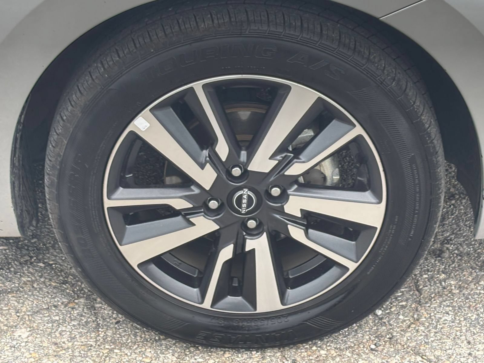 Used 2025 Nissan Versa SV FWD image 24