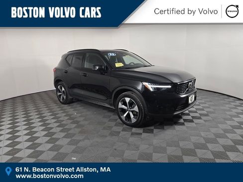 Certified 2023 Volvo XC40 B5 Ultimate w/ Climate Package image 2