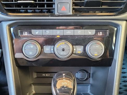 Used 2022 Volkswagen Taos SEL w/ Panoramic Sunroof Package AWD/4WD image 25