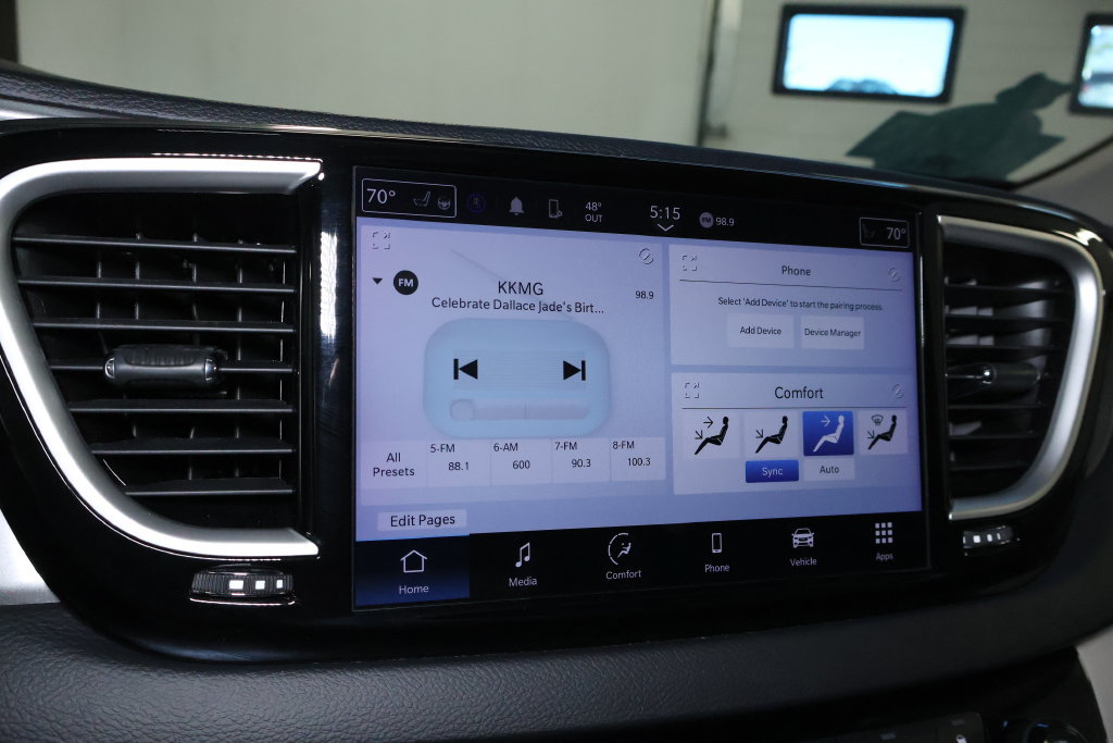 Used 2023 Chrysler Pacifica Touring-L FWD image 26