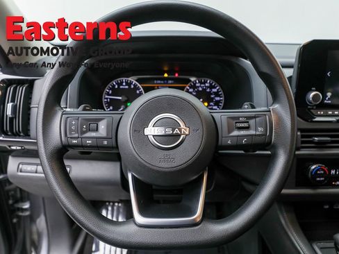 Used 2024 Nissan Pathfinder S AWD/4WD image 10