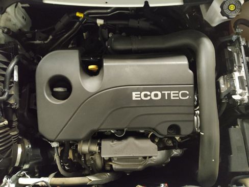 Used 2021 Chevrolet Equinox LT image 30