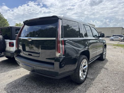 Used 2020 Cadillac Escalade Premium Luxury AWD/4WD image 3