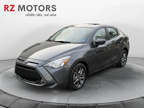 Used 2019 Toyota Yaris LE image 1