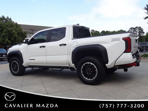 Used 2024 Toyota Tacoma TRD Off-Road w/ TRD Off Road Premium Package AWD/4WD image 5