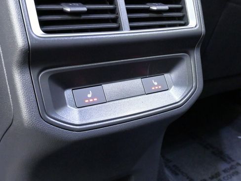 Used 2025 Volkswagen Atlas Cross Sport SEL Premium R-Line image 29