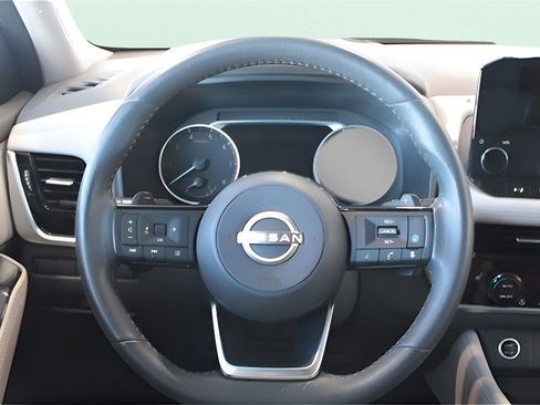 Used 2023 Nissan Rogue SL w/ SL Premium Package image 21