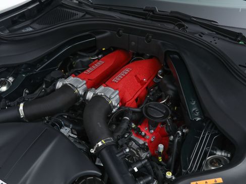 Certified 2025 Ferrari Roma Spider RWD image 38