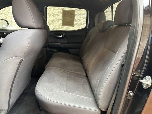 Used 2017 Toyota Tacoma TRD Off-Road image 13