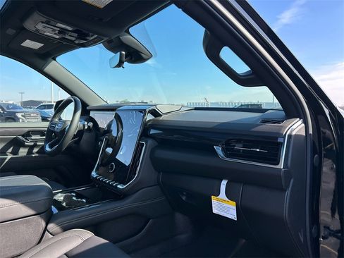 New 2026 GMC Yukon XL Elevation w/ Elevation Premium Package image 39