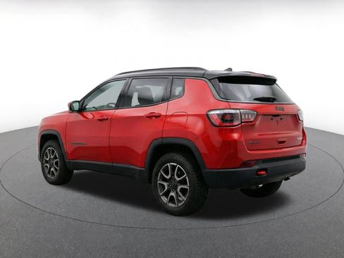 Used 2025 Jeep Compass Trailhawk AWD/4WD image 7