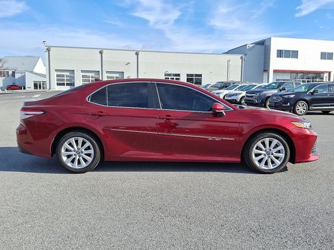 Used 2019 Toyota Camry LE image 8