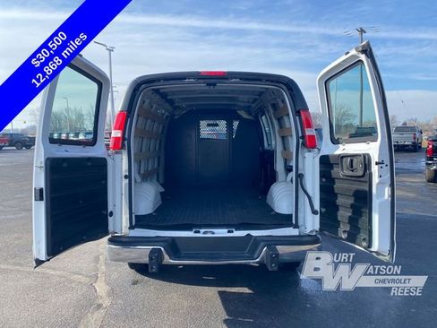 Used 2024 Chevrolet Express 2500 image 14