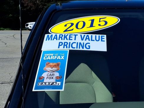Used 2015 Nissan Frontier SV w/ SV Value Truck Package AWD/4WD image 9