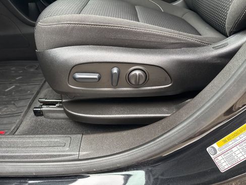 Certified 2023 GMC Acadia SLE w/ Driver Convenience Package image 19