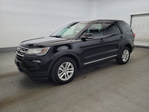 Used 2018 Ford Explorer XLT w/ Equipment Group 202A image 2